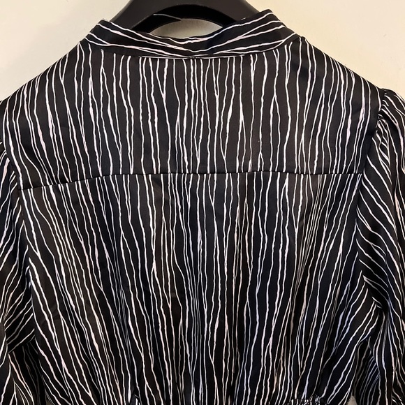 Vertigo Paris Striation  Plunge Neckline Blouse Elastic Waist & Sleeves Med - Picture 5 of 9